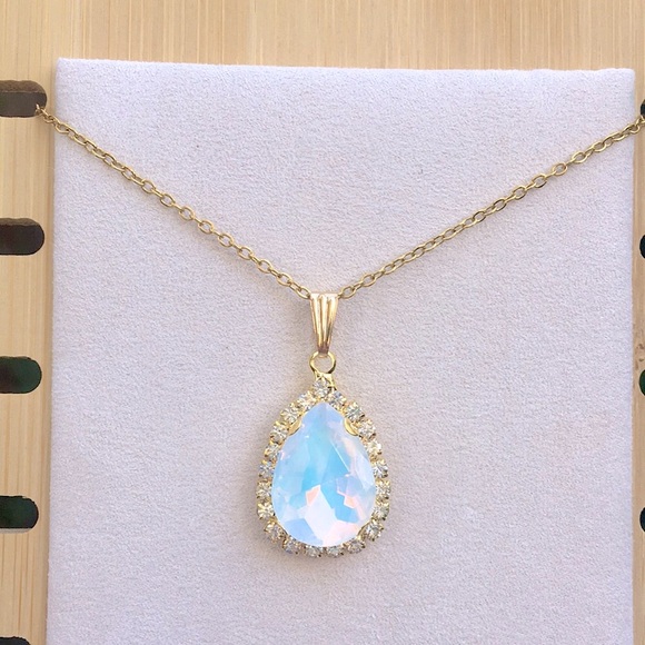 White Opal Aurora Borealis + Gold Crystal Halo Pear Drop Pendant Necklace - Picture 6 of 12
